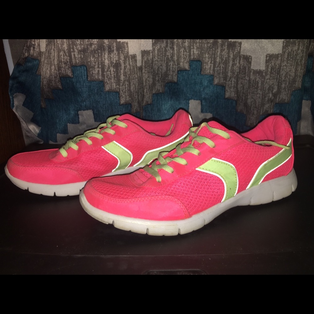 Women’s Tennis Shoes
